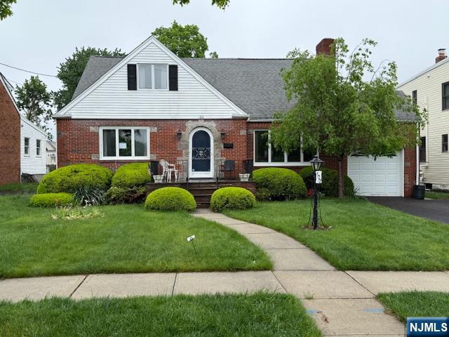 Property for Sale at 100 Park Slope, Clifton, New Jersey - Bedrooms: 4 
Bathrooms: 3 
Rooms: 8  - $640,000