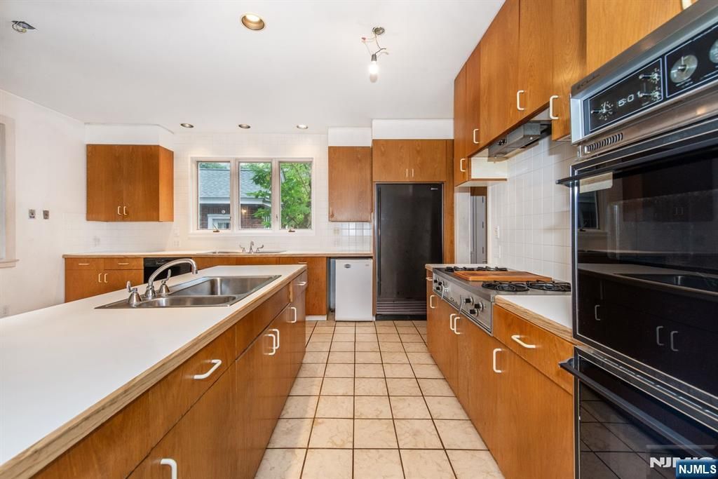Photo of 23 Prospect Terrace, Montclair, NJ 07042 (MLS # 25036565)