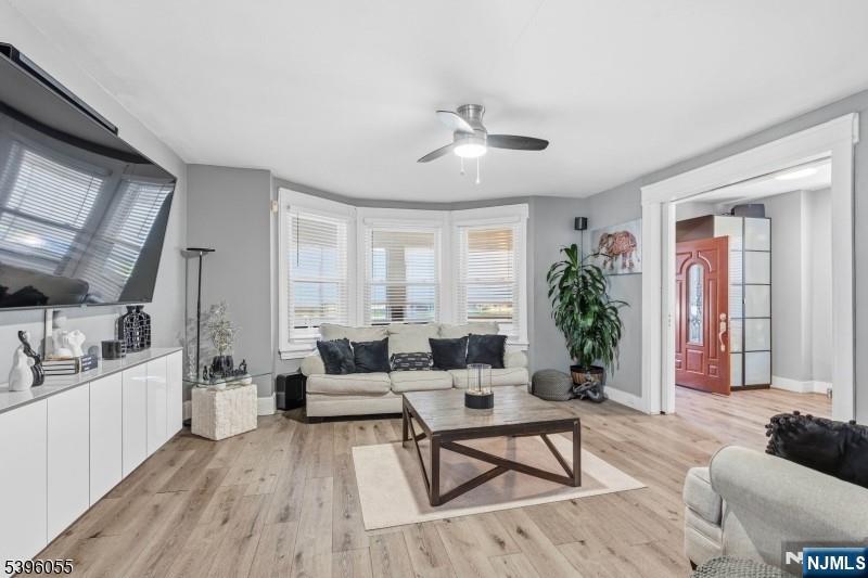 106 W Gibbons Street