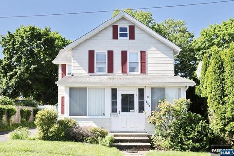 Photo of 105 Sherwood Avenue, Mahwah, NJ 07430 (MLS # 26022420)