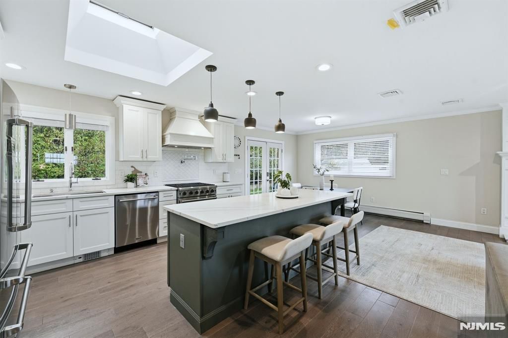 Photo of 226 Barnert Avenue, Totowa, NJ 07512 (MLS # 25040425)