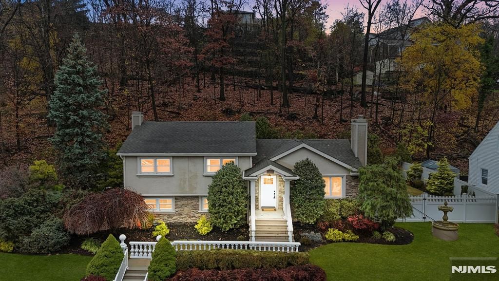 Photo of 226 Barnert Avenue, Totowa, NJ 07512 (MLS # 25040425)