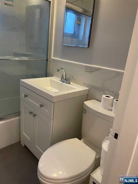 Photo of 3021 Edwin Ave #5J, Fort Lee, NJ 07024 (MLS # 26025563)