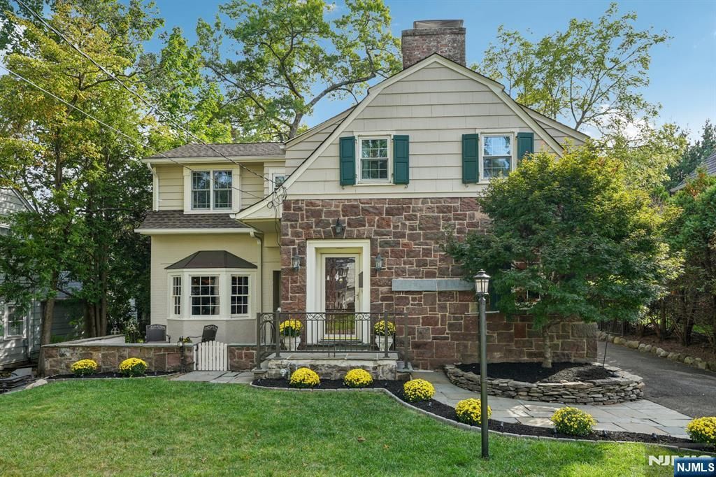 Photo of 144 California Street, Ridgewood Village, NJ 07450 (MLS # 25033325)