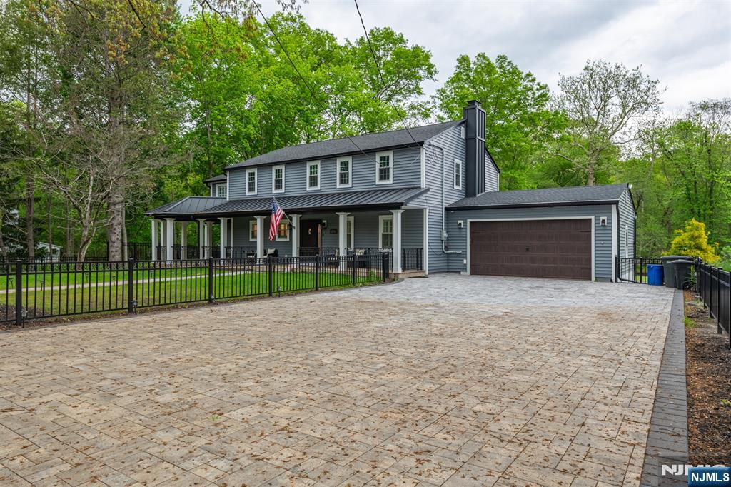 Property for Sale at 276 River Drive, River Vale, New Jersey - Bedrooms: 5 
Bathrooms: 4 
Rooms: 11  - $1,625,000
