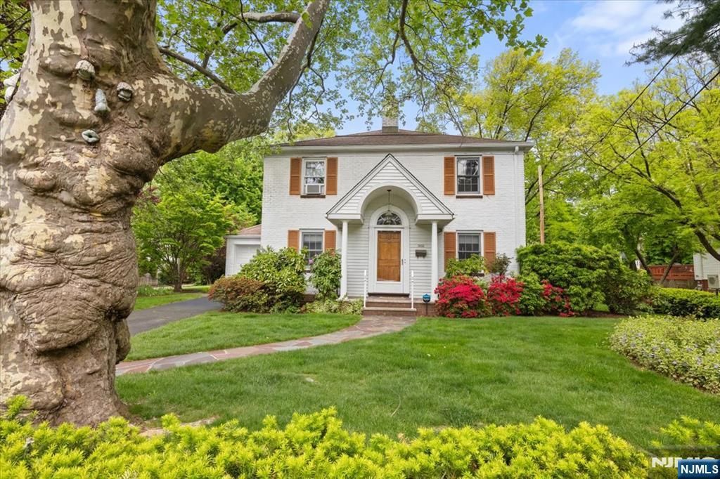 Photo of 302 Howard Avenue, Fair Lawn, NJ 07410 (MLS # 26017364)