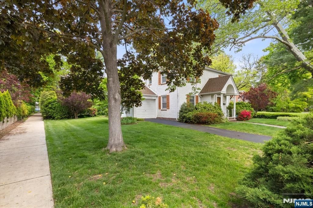 Photo of 302 Howard Avenue, Fair Lawn, NJ 07410 (MLS # 26017364)