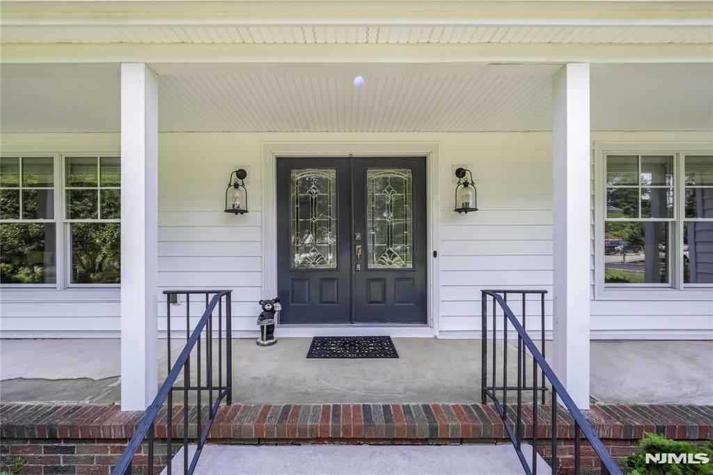 9 Woodcrest Drive