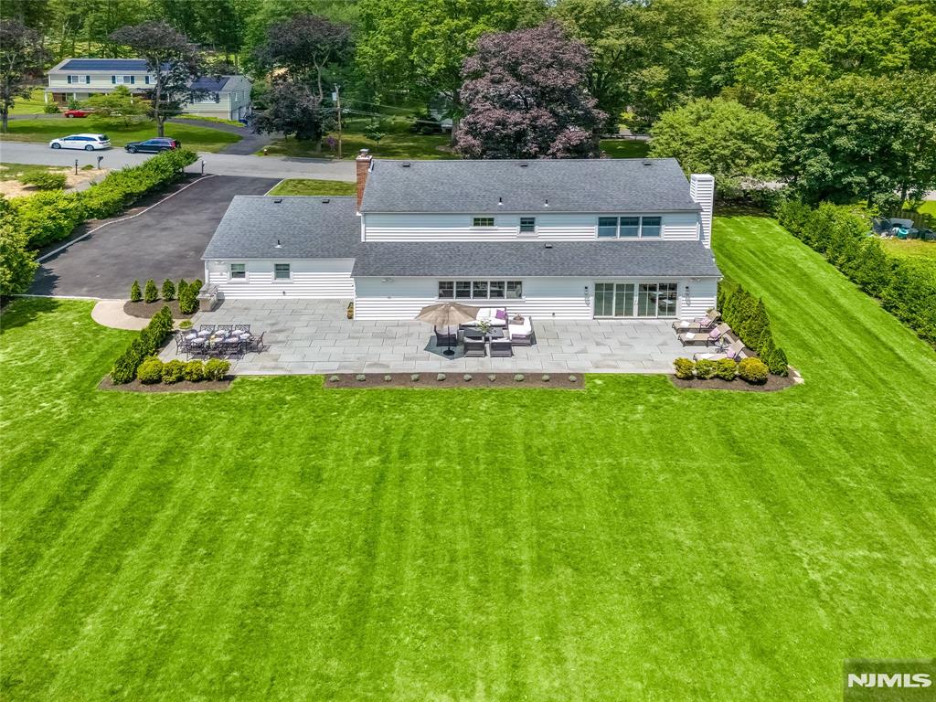 9 Woodcrest Drive