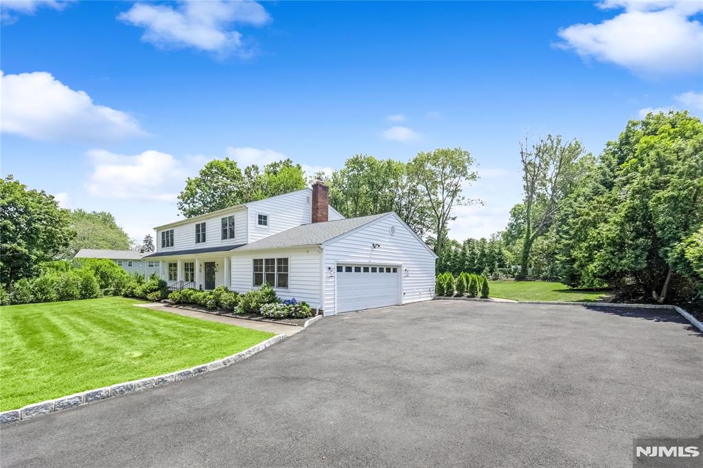 9 Woodcrest Drive