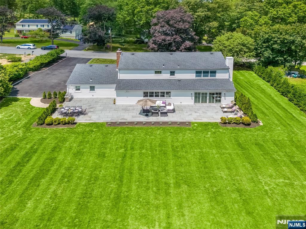 9 Woodcrest Drive
