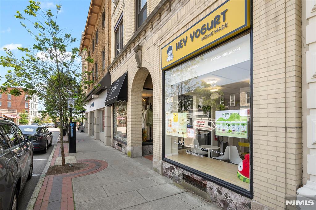 80 E Ridgewood Avenue