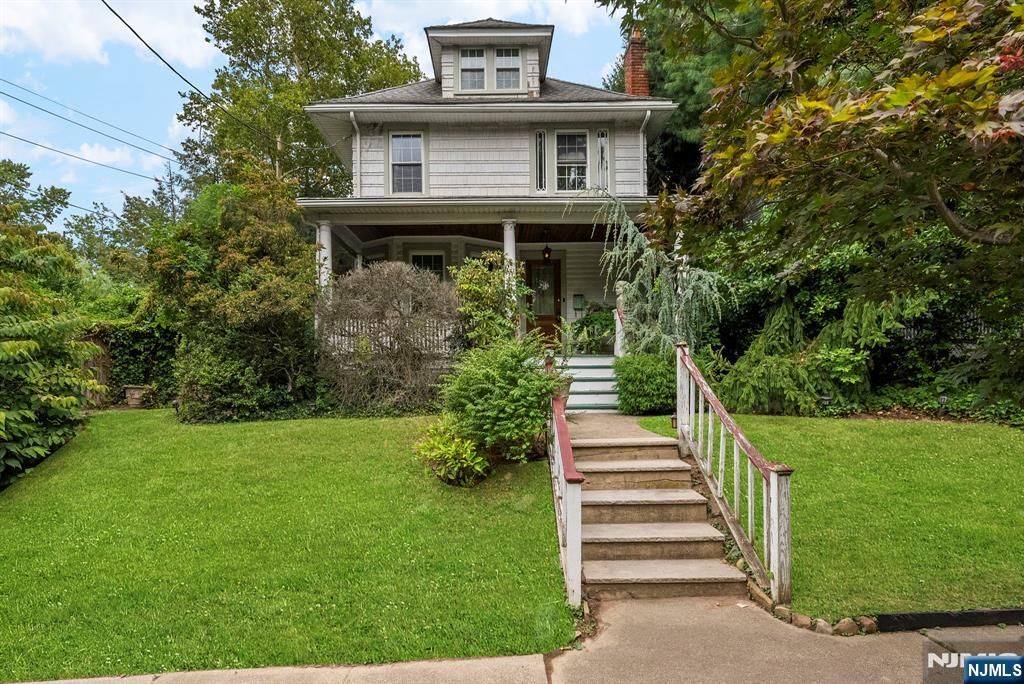Photo of 115 High Street, Leonia, NJ 07605 (MLS # 25025916)