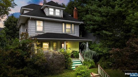 Photo of 115 High Street, Leonia, NJ 07605 (MLS # 25025916)