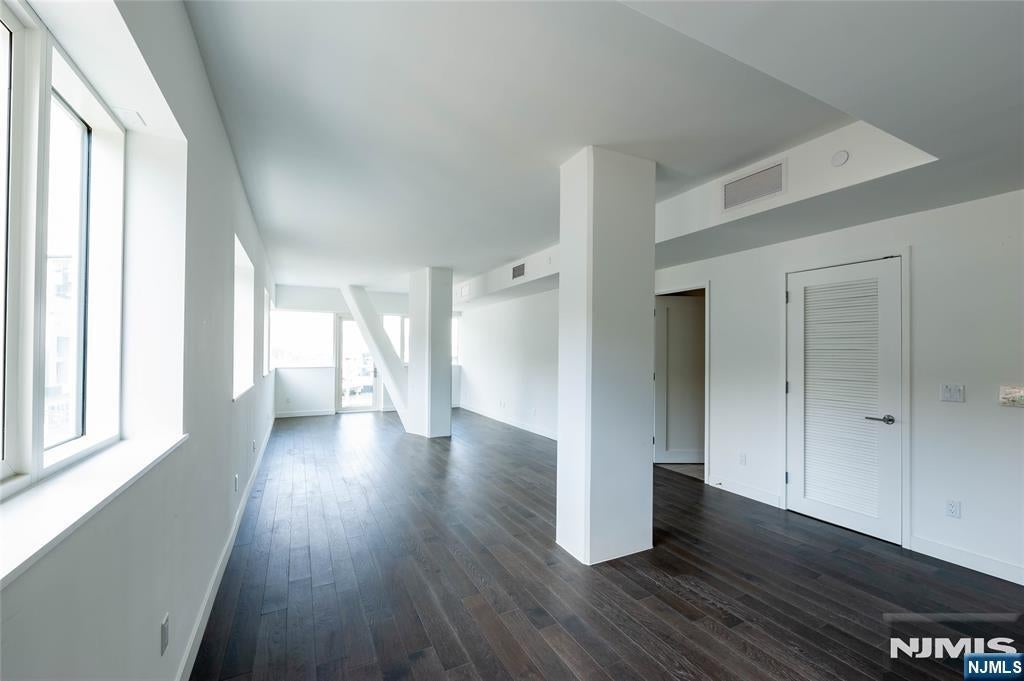 800 Avenue Port Imp