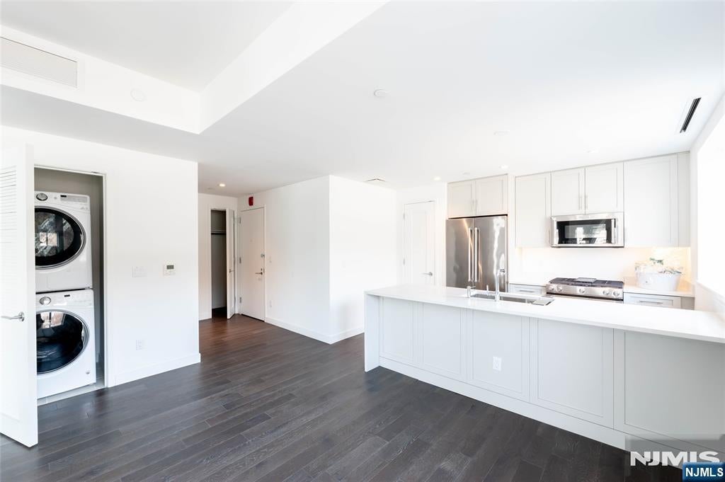 800 Avenue Port Imp