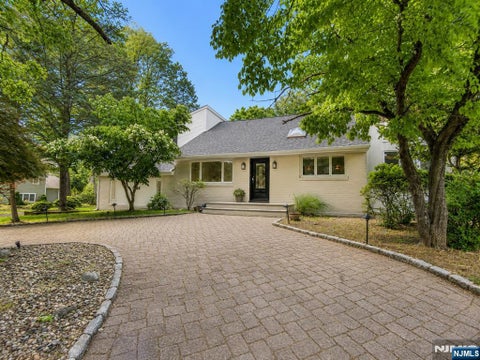 Photo of 1 Herrick DR, Old Tappan, NJ 07675 (MLS # 26024246)