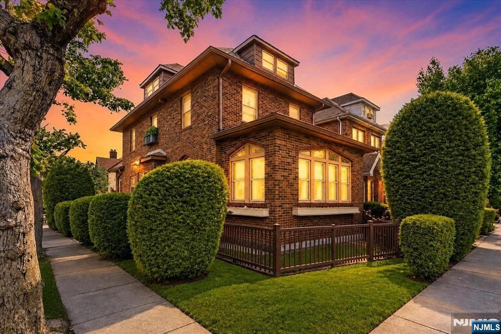 Photo of 540 Highridge Avenue, Cliffside Park, NJ 07010 (MLS # 26017542)