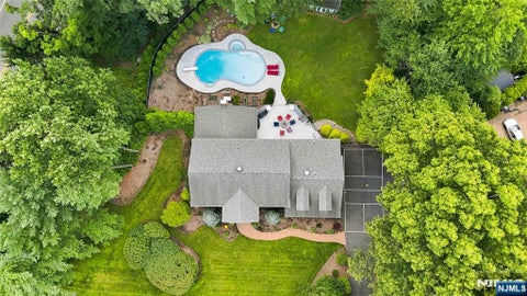 Photo of 700 Oak Lane, Franklin Lakes, NJ 07417 (MLS # 26026525)