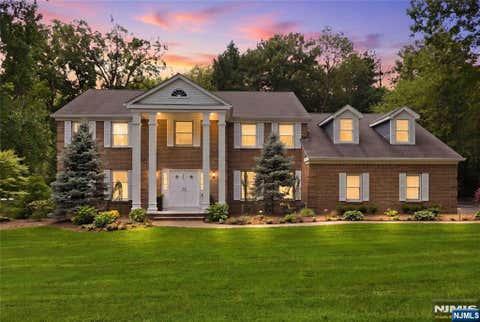 Photo of 700 Oak Lane, Franklin Lakes, NJ 07417 (MLS # 26026525)