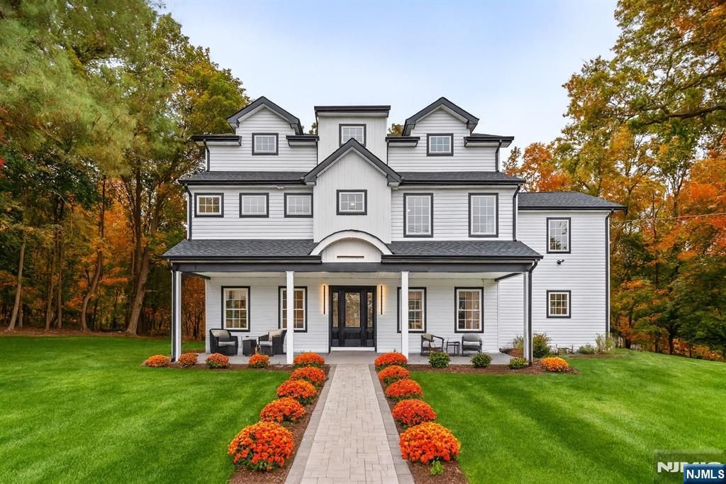 Photo of 286 Squaw Brook Road, North Haledon, NJ 07508 (MLS # 25036974)