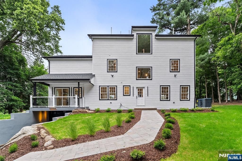 Photo of 286 Squaw Brook Road, North Haledon, NJ 07508 (MLS # 25036974)