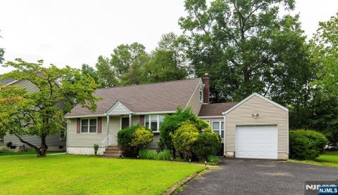 Photo of 46 Linwood Avenue, Midland Park, NJ 07432 (MLS # 26031057)