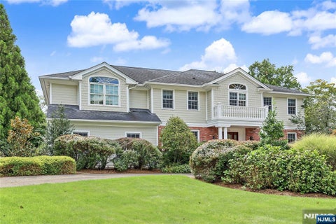 Photo of 359 Lakeview Drive, Wyckoff, NJ 07481 (MLS # 26036194)
