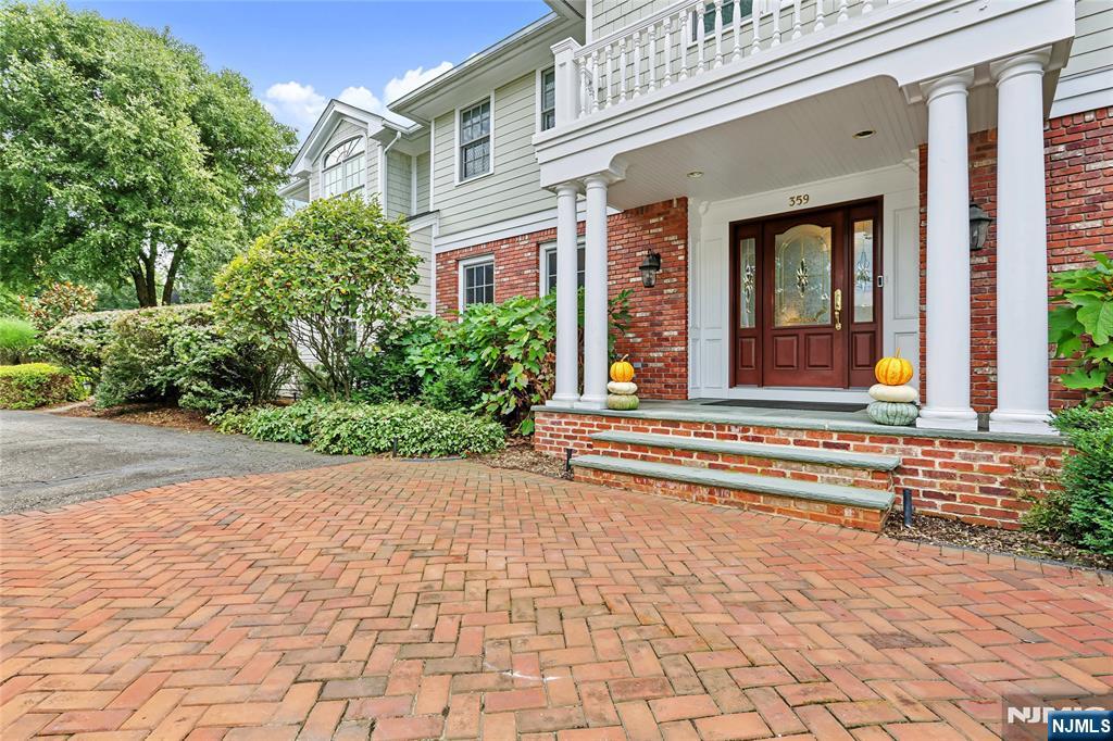 359 Lakeview Drive