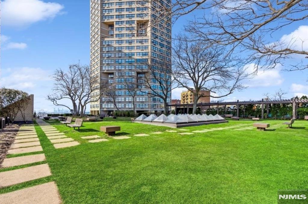 7002 Boulevard East Boulevard 3A