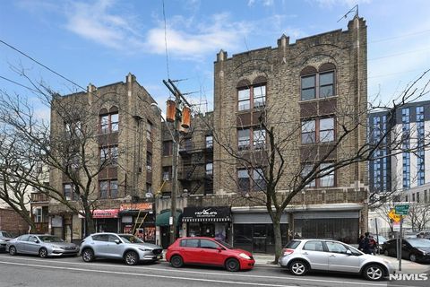 Photo of 124 Storms Ave #4E, Jersey City, NJ 07306 (MLS # 26009132)