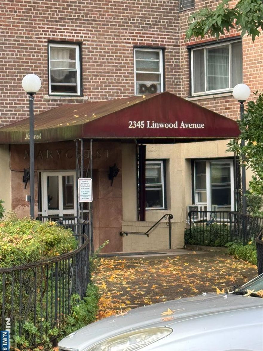 Bright and spacious one bedroom apartment located on the 5th floor of an elevator building. This unit offers one spacious bedroom a large living room and an eat-in kitchen with plenty of natural light throughout. Conveniently located near NYC transportation (right at the corner), parks, schools, shops, and restaurants. Easy access to major highways Rts 4, 80,17, 95. One parking space, Heat, water, and hot water included .