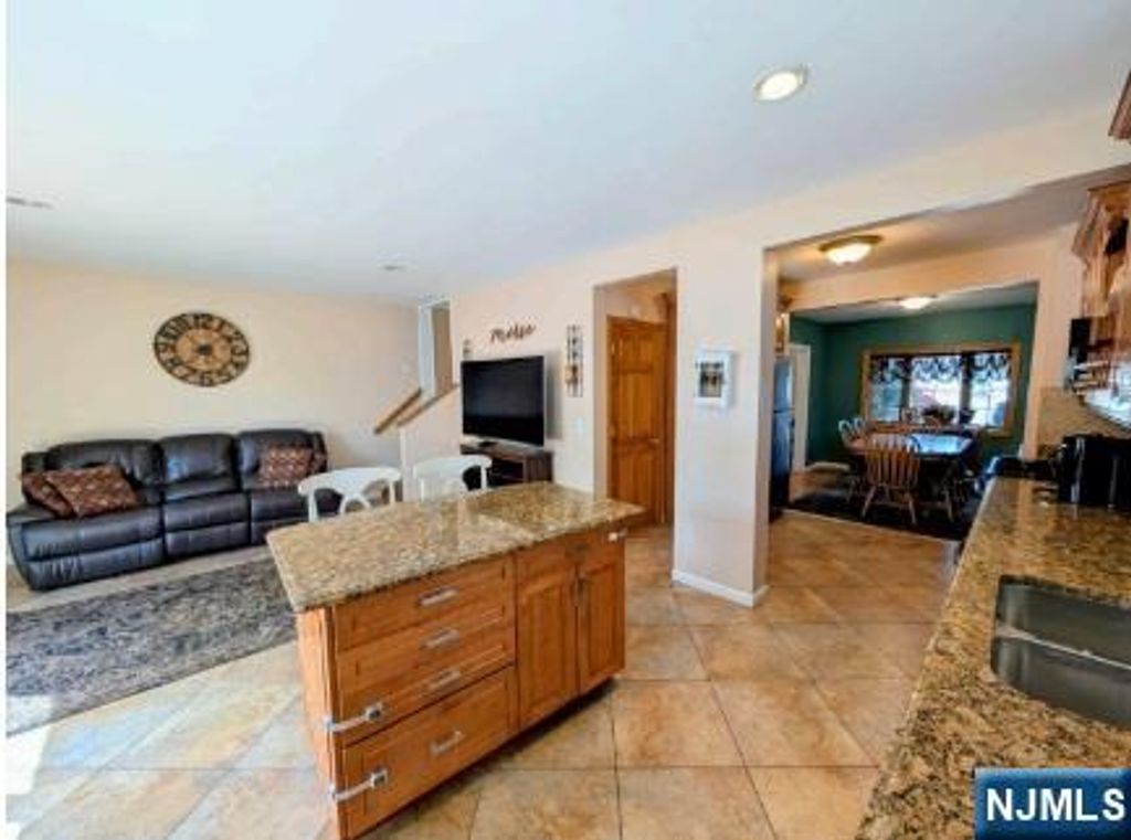 Photo of 121 Highland Place, Ridgefield Park, NJ 07660 (MLS # 26017826)