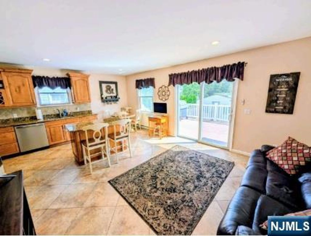Photo of 121 Highland Place, Ridgefield Park, NJ 07660 (MLS # 26017826)