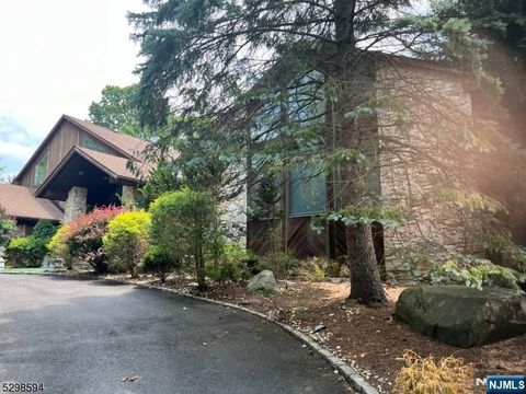 81 Chestnut Street Livingston NJ 07039