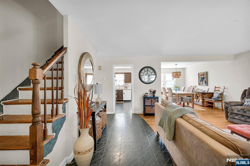 6 Godwin Avenue