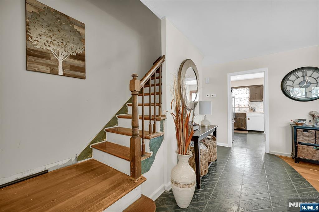 6 Godwin Avenue
