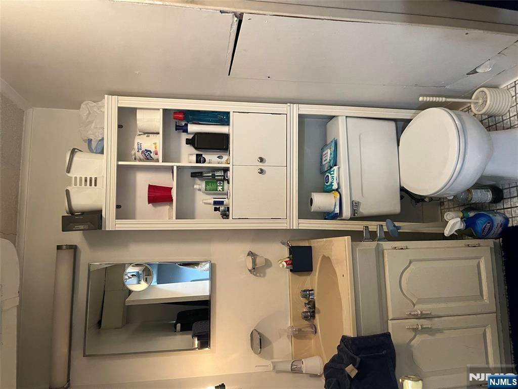 New Milford, New Jersey 07646, United States, 2 Bedrooms Bedrooms, ,2 BathroomsBathrooms,Residential,Active,120392