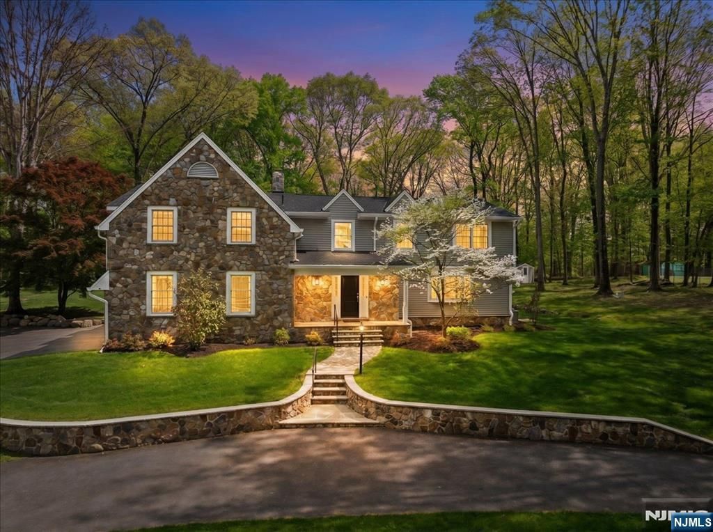Photo of 327 Woodside Avenue, Franklin Lakes, NJ 07417 (MLS # 26015435)