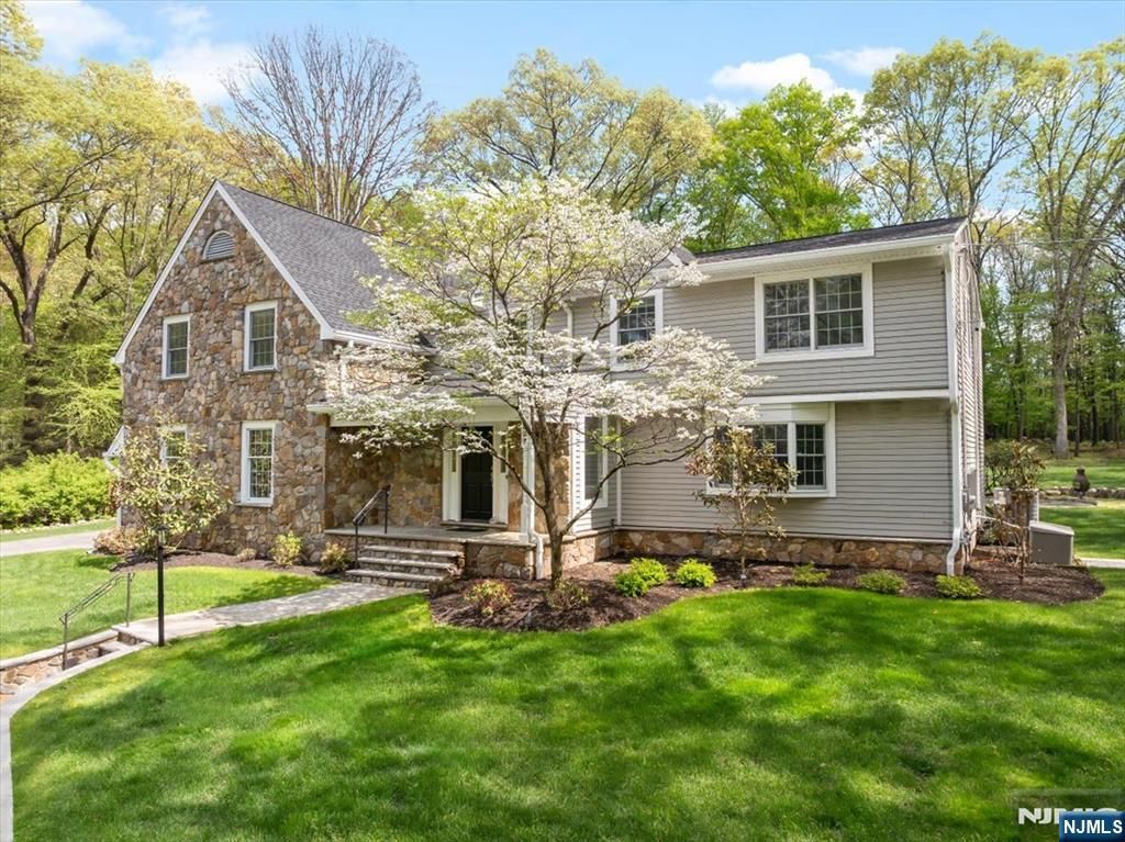 Photo of 327 Woodside Avenue, Franklin Lakes, NJ 07417 (MLS # 26015435)