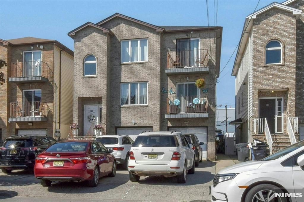 Property for Sale at 127 Brill Street, Newark, New Jersey - Bedrooms: 10 
Bathrooms: 5 
Rooms: 16  - $1,100,000