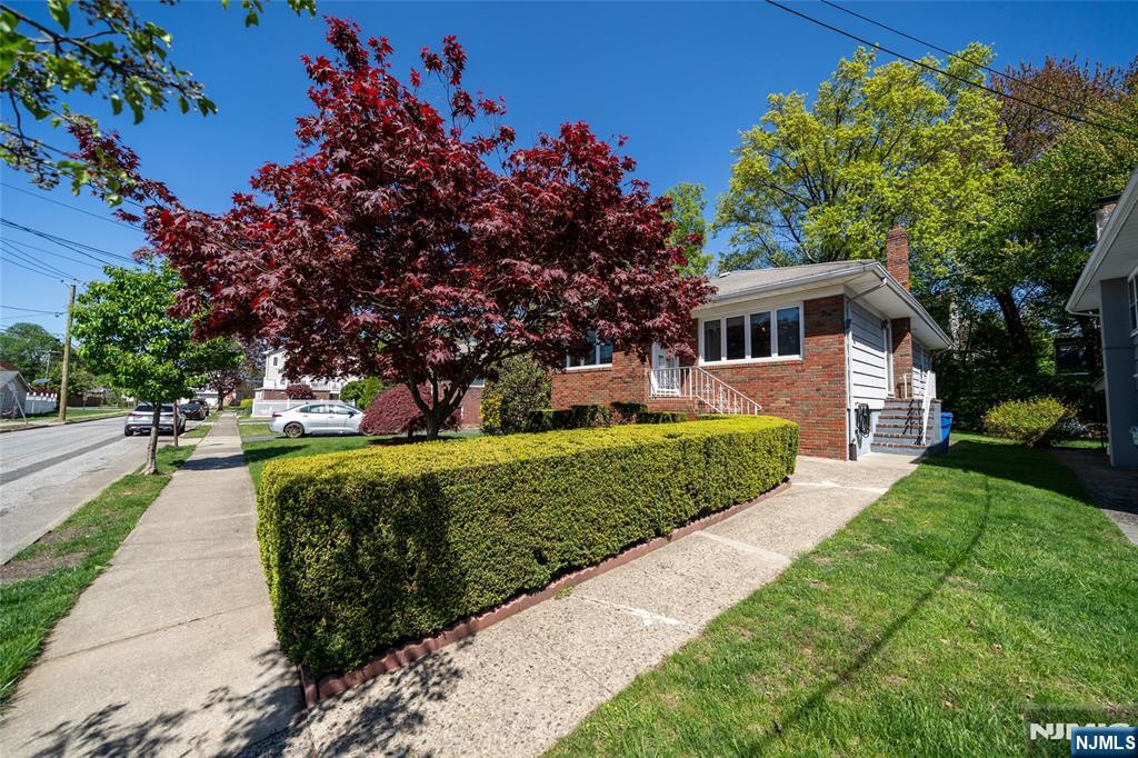 21 Preble Place, Rutherford, New Jersey - 3 Bedrooms  
2 Bathrooms  
6 Rooms - 