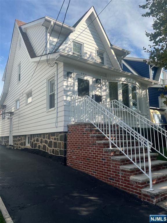 580 Oregon Avenue