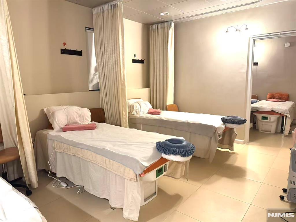 400 Bergen Boulevard