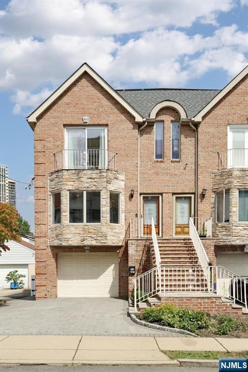 27 Lawton Avenue C0027
