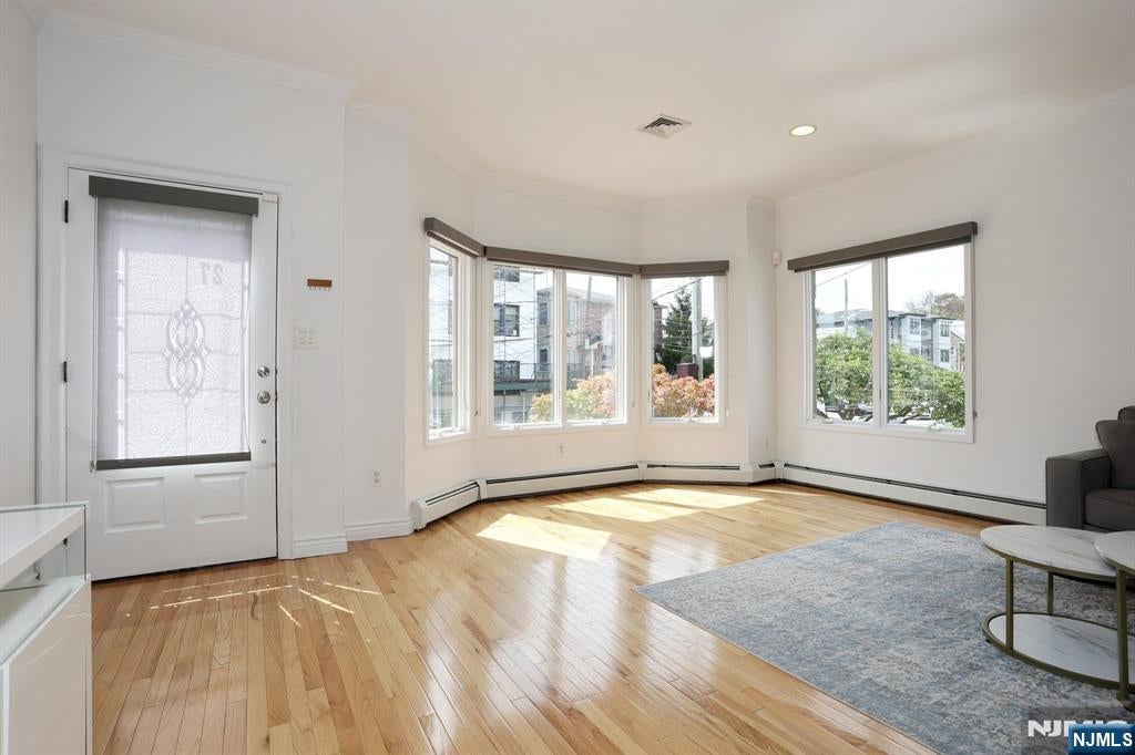 27 Lawton Avenue C0027