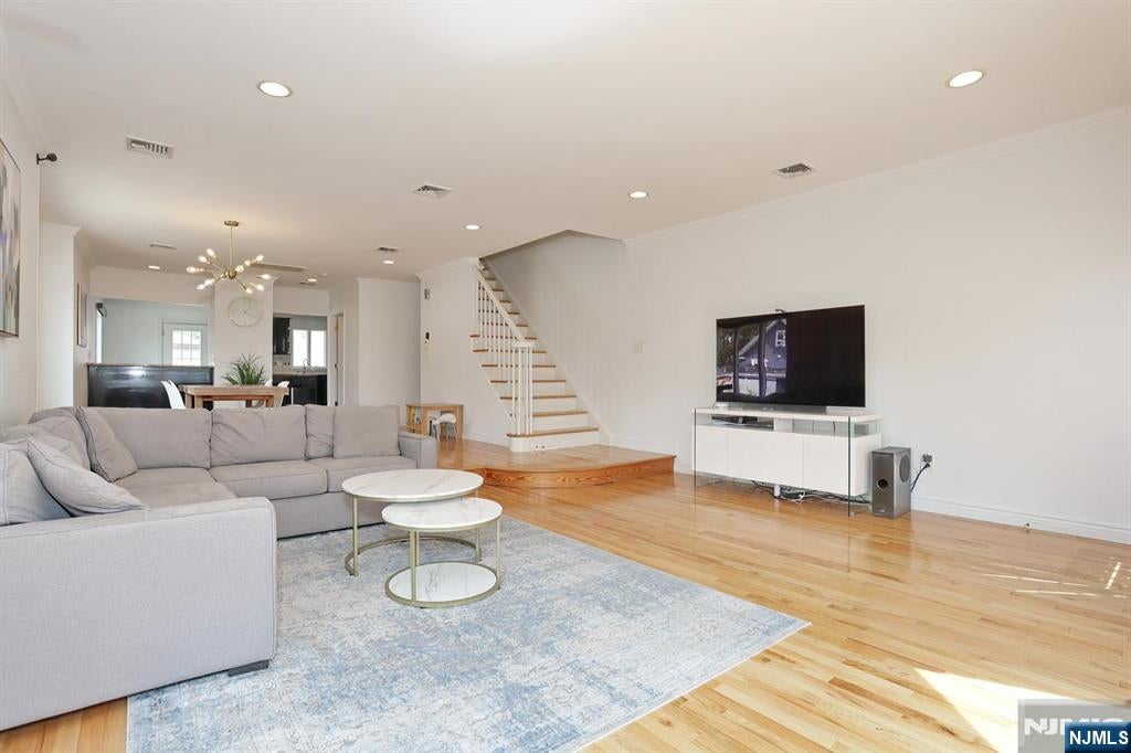 27 Lawton Avenue C0027