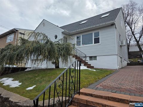 Photo of 316 10th St #2ND FL, Palisades Park, NJ 07650 (MLS # 26010020)