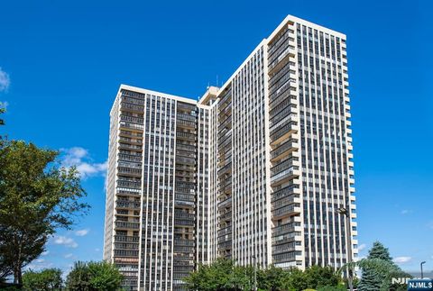 Photo of 300 Winston Dr #702, Cliffside Park, NJ 07010 (MLS # 26006536)