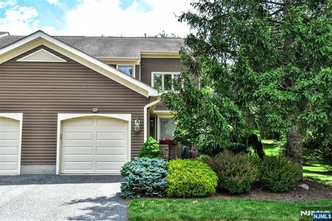 Photo of 227 Westervelt Lane, Mahwah, NJ 07430 (MLS # 26014003)